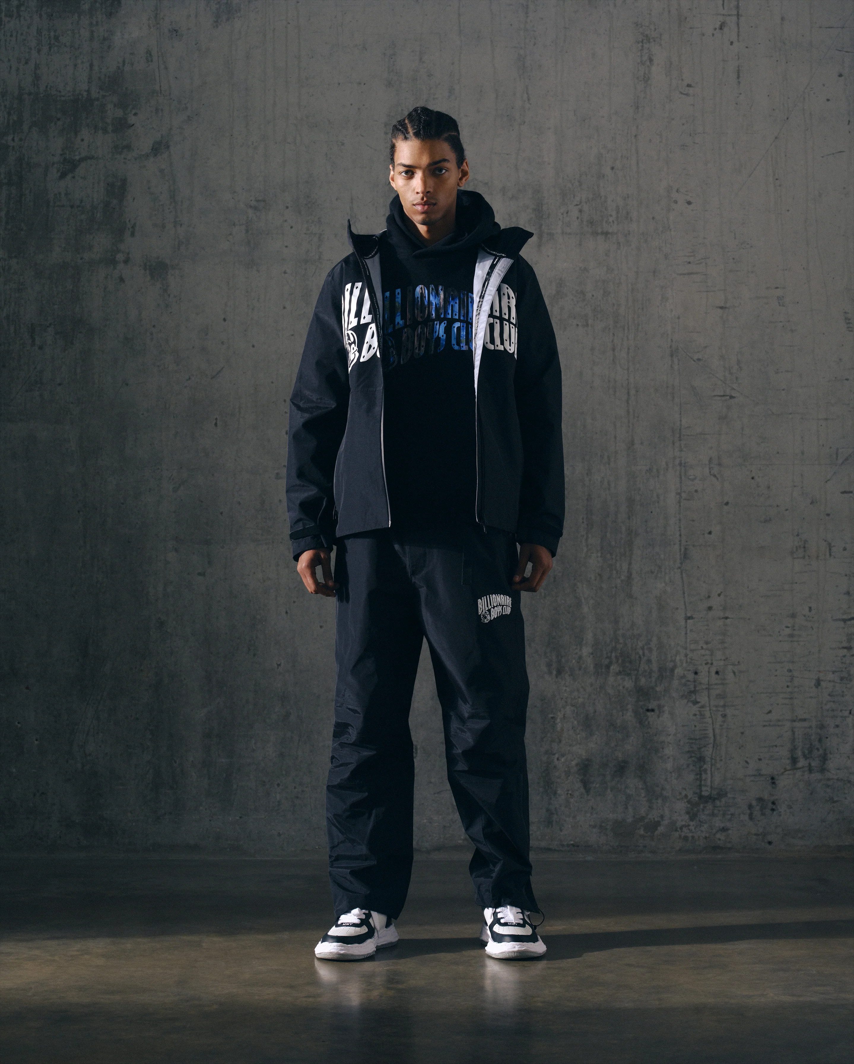 ARCH LOGO RAIN JACKET - BLACK - Image 4