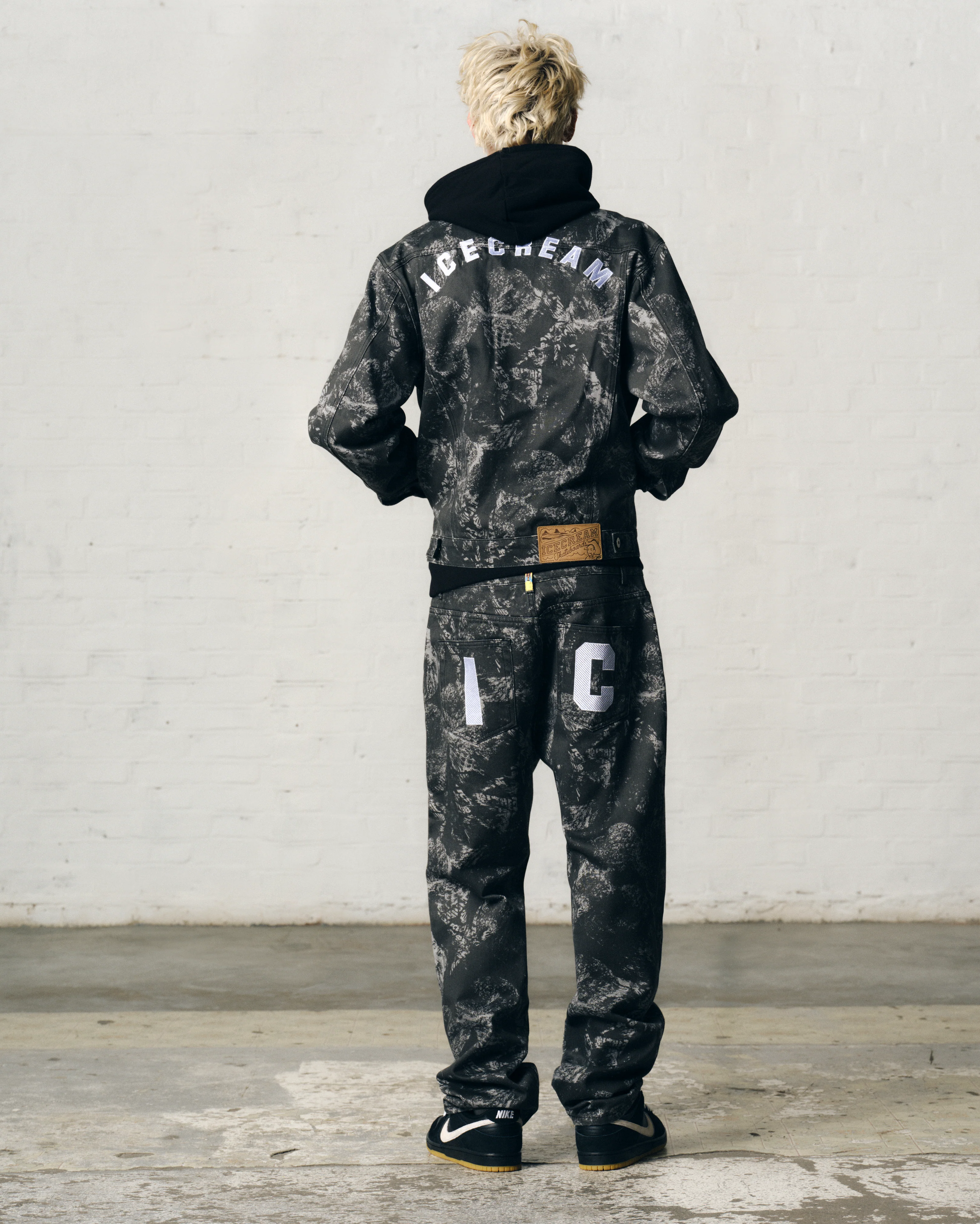 CONE STAMP DENIM TRUCKER JACKET - GREY - Image 4