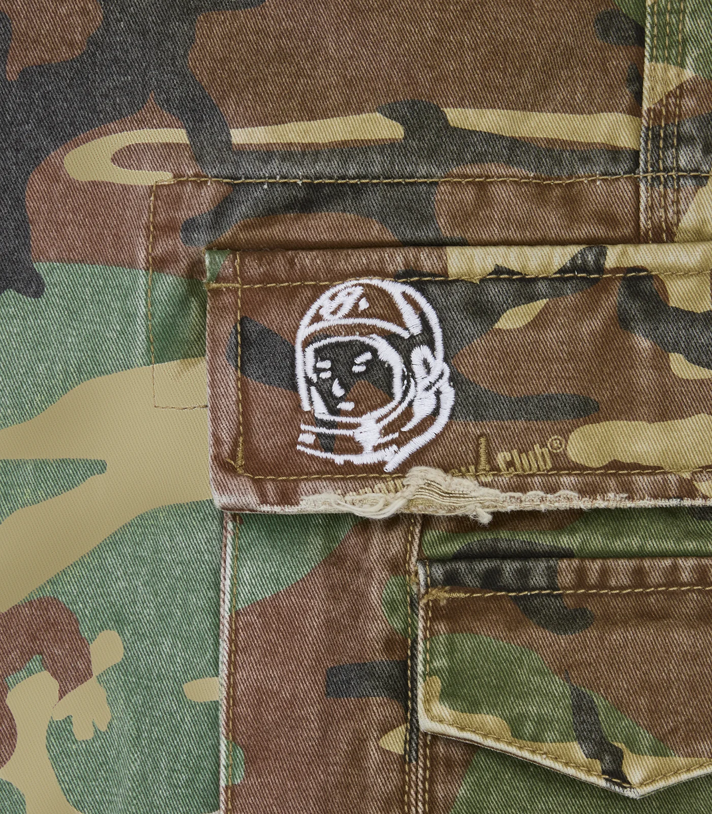 DISTRESSED OVERSIZED CARGO SHORTS - CAMO - Image 5