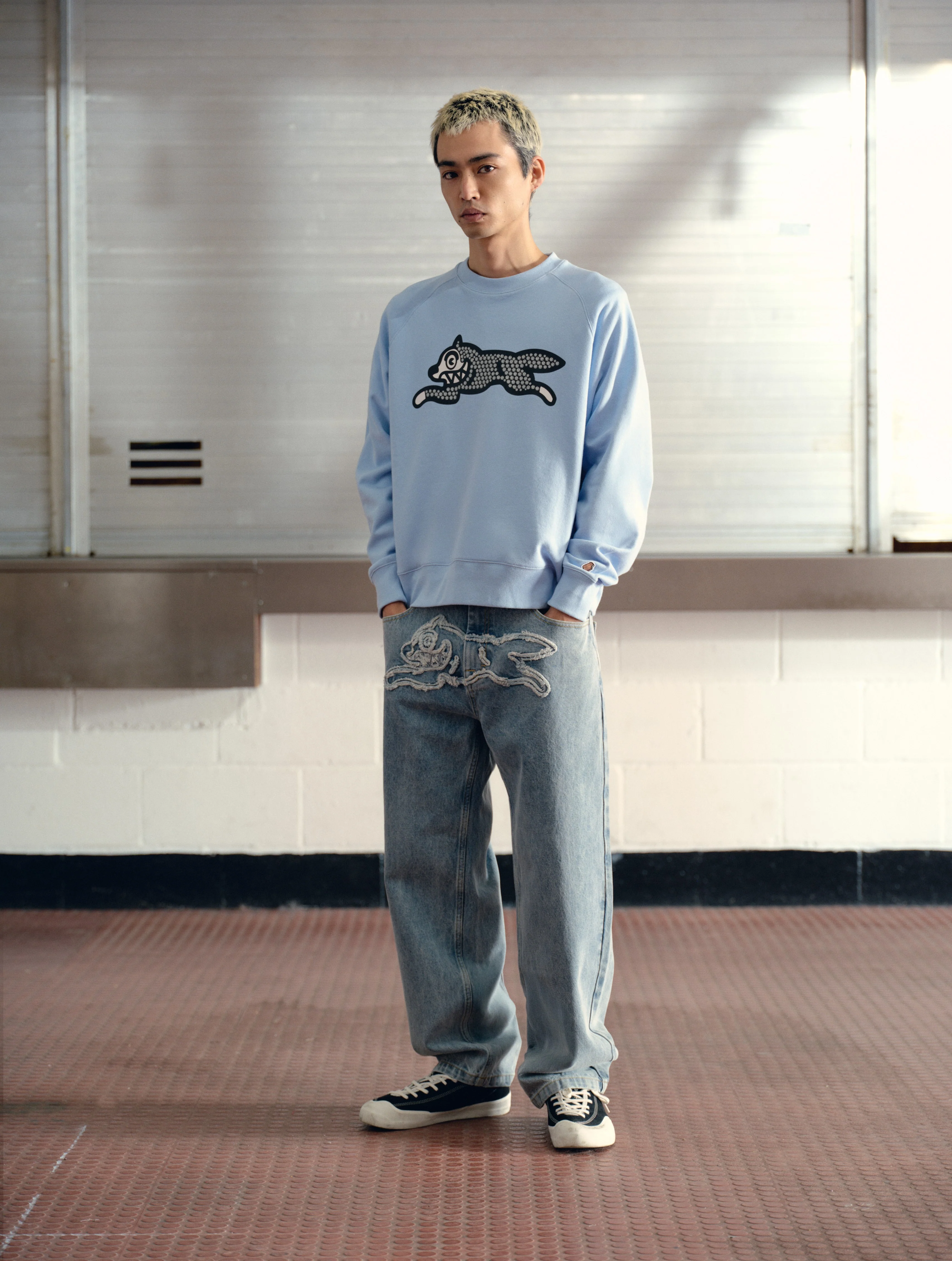 GLITTER RUNNING DOG CREWNECK - BLUE - Image 2