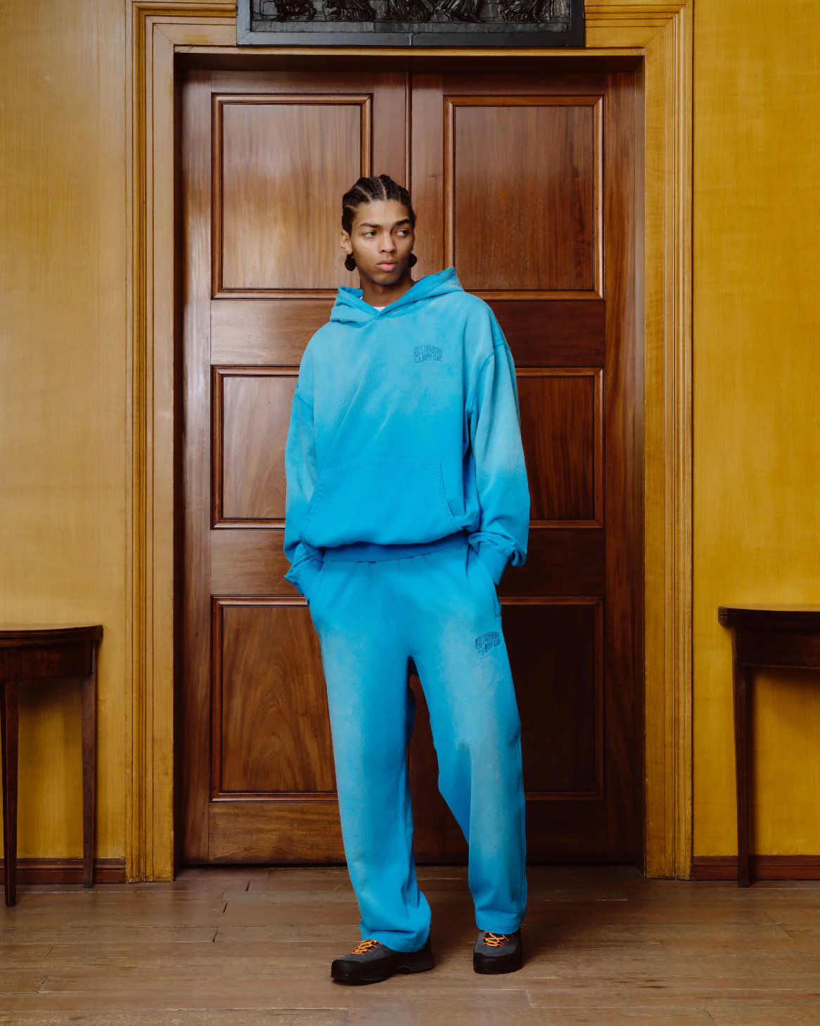 OVERSIZED ARCH LOGO SWEATPANTS - BLUE - Image 3