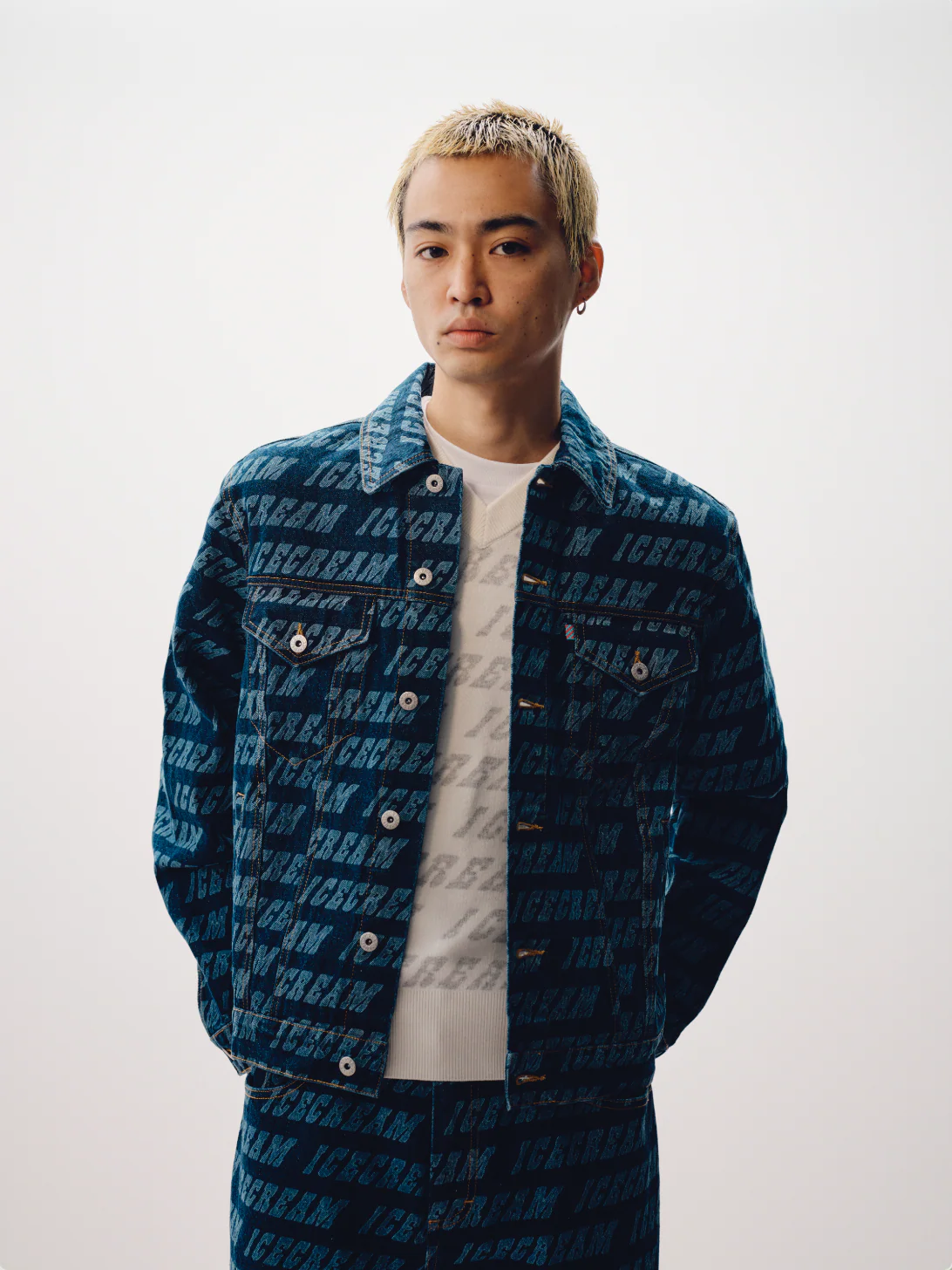 REPEAT LOGO DENIM TRUCKER JACKET - INDIGO - Image 3