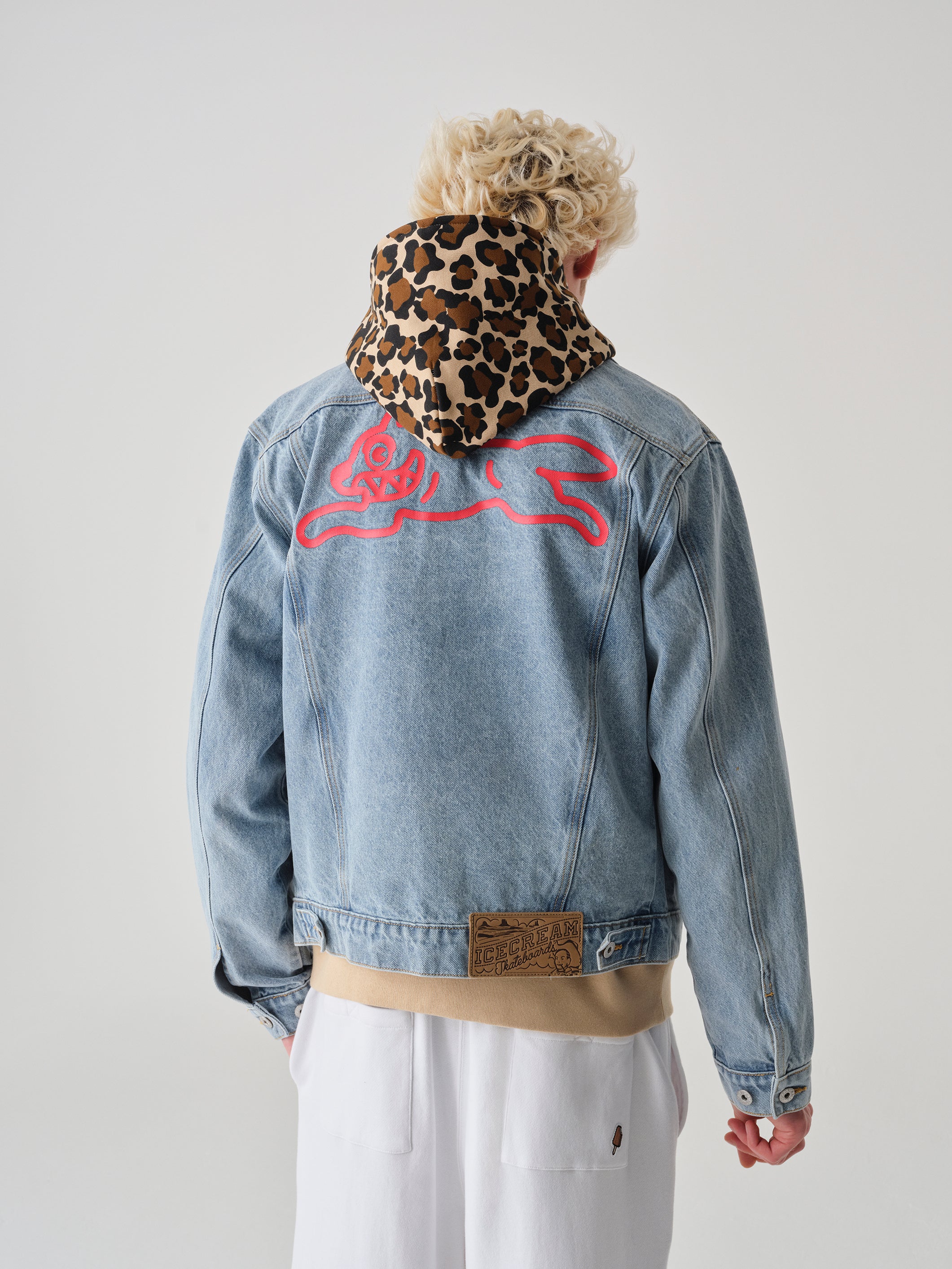 RUNNING DOG DENIM TRUCKER JACKET - LIGHT WASH BLUE - Image 4