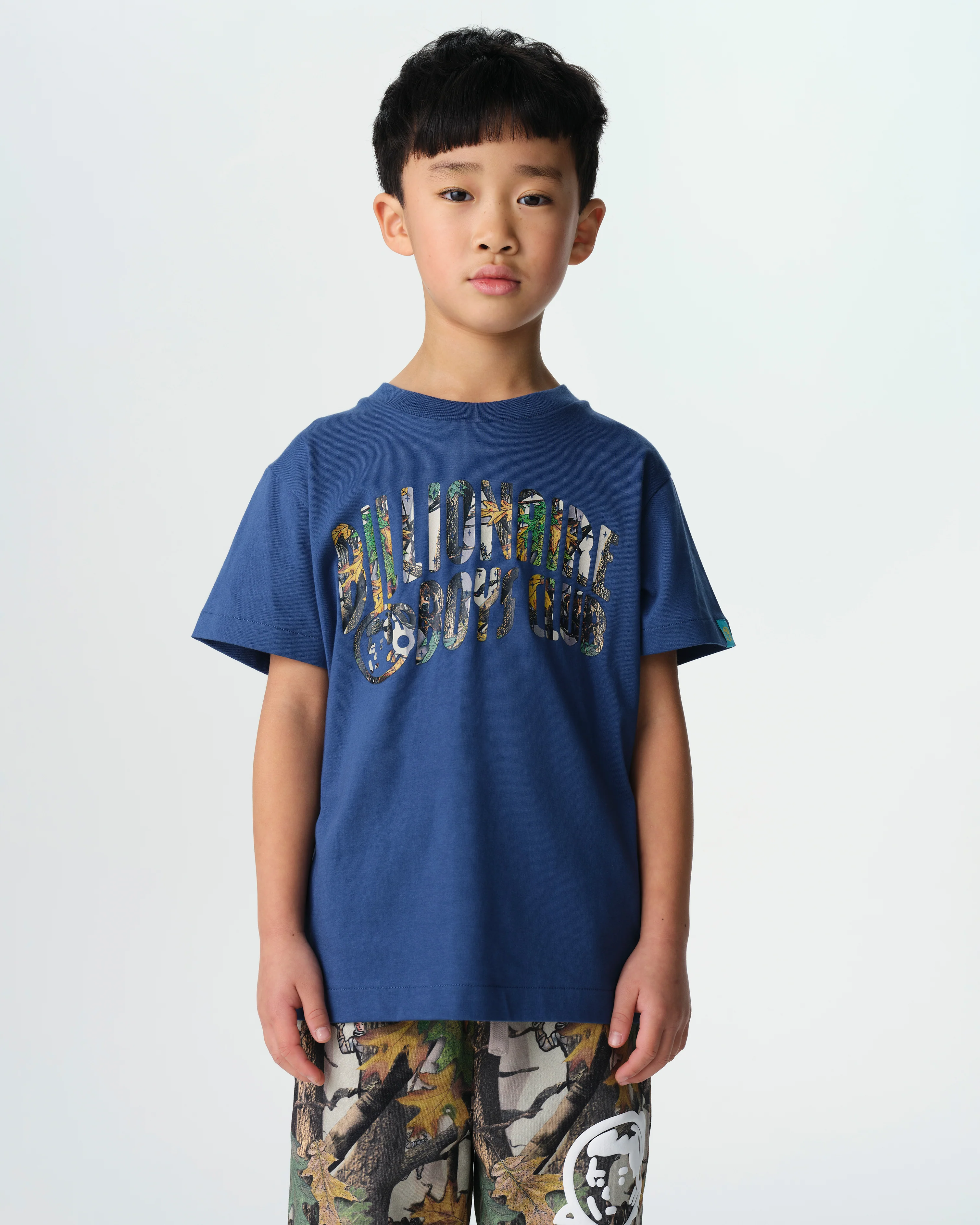 KIDS TREE CAMO ARCH LOGO T-SHIRT - NAVY - Image 3