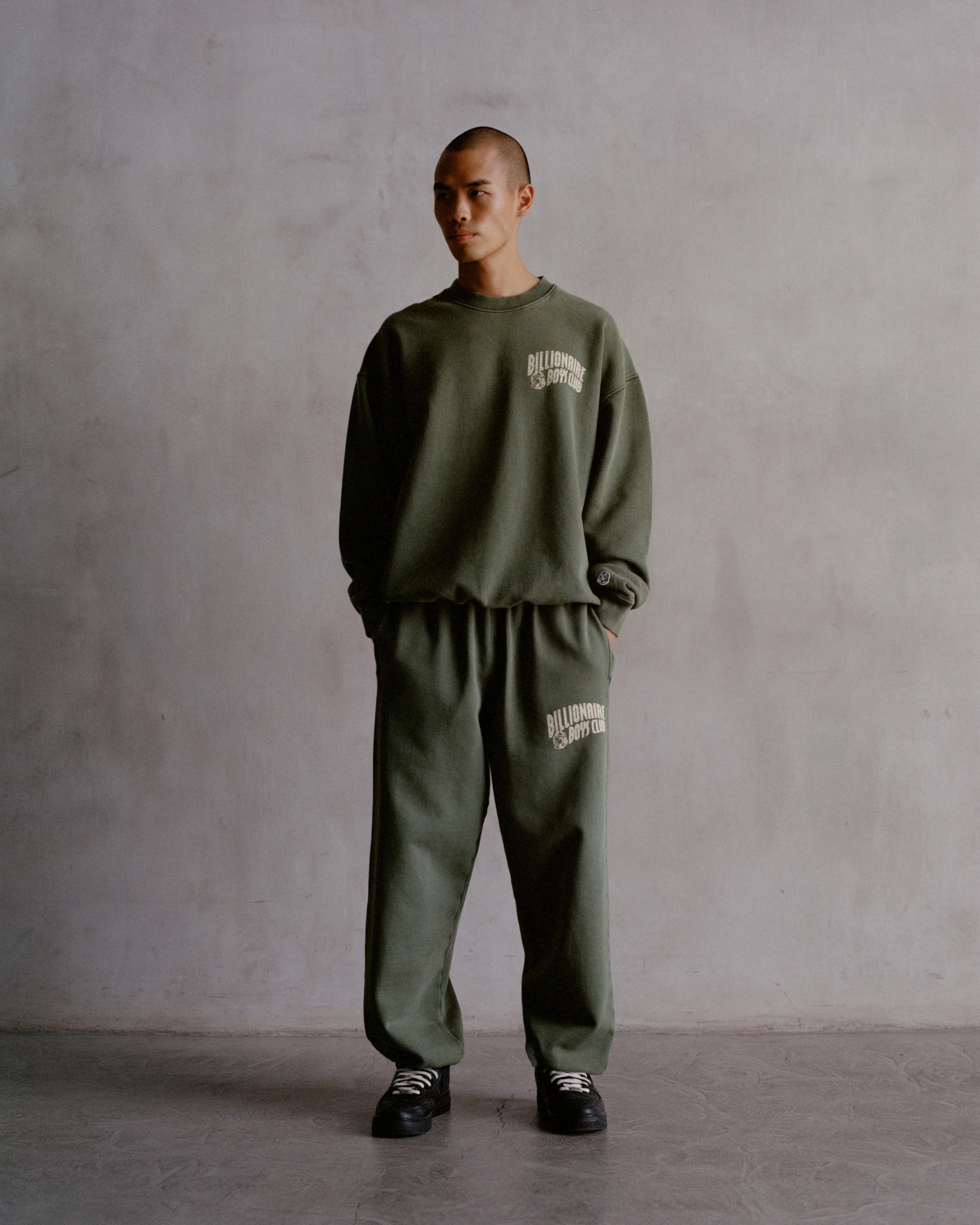 WASHED ARCH LOGO SWEATPANTS - FOREST GREEN - Image 5