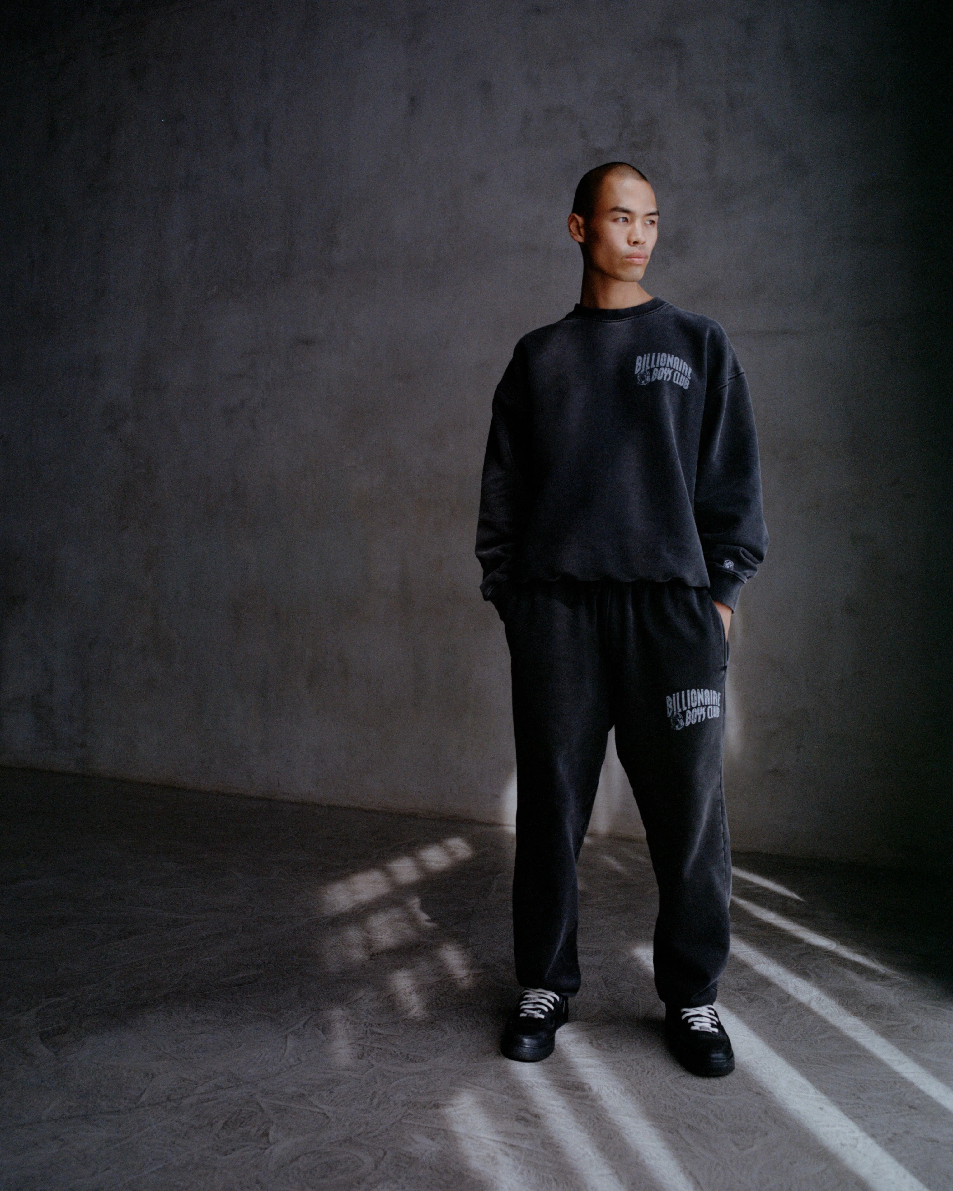 WASHED ARCH LOGO SWEATPANTS - WASHED BLACK - Image 5