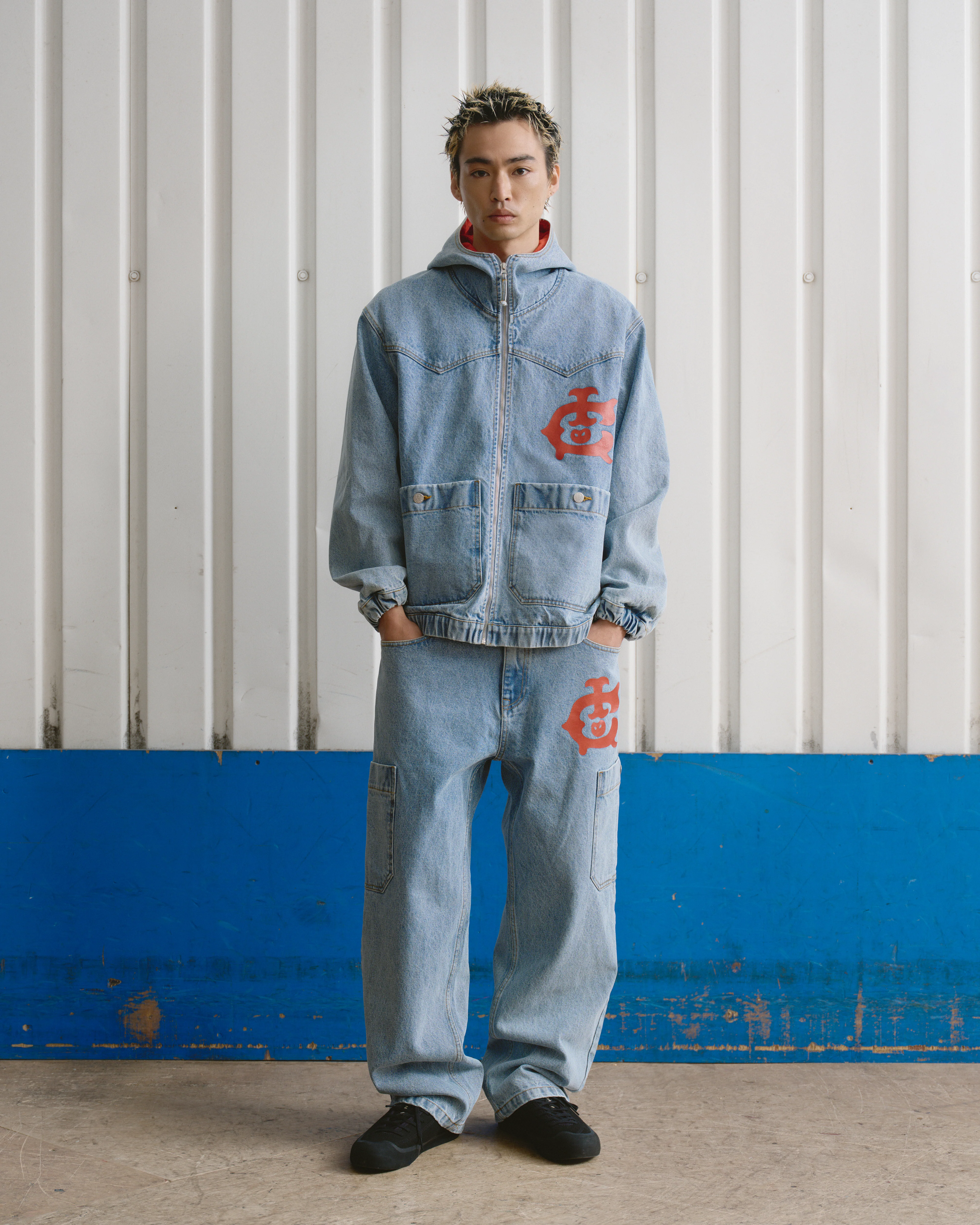 WESTERN HOODED ZIP THROUGH DENIM JACKET - LIGHT WASH BLUE - Image 2
